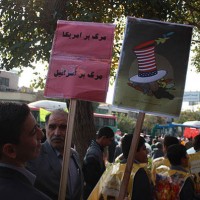 گزارش تصویری/ پوسترهای ضد امریکایی رمی جمرات در راهپیمایی 13 ابان